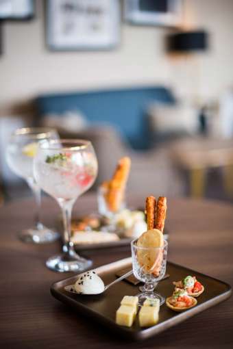 Victoria Hotel Berties Bar Dining Canapes