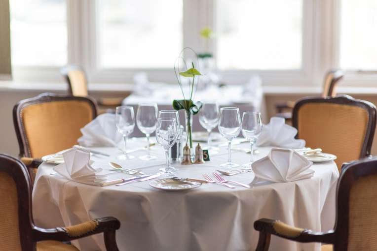 Victoria Hotel Restaurant Dining Area Place Settings