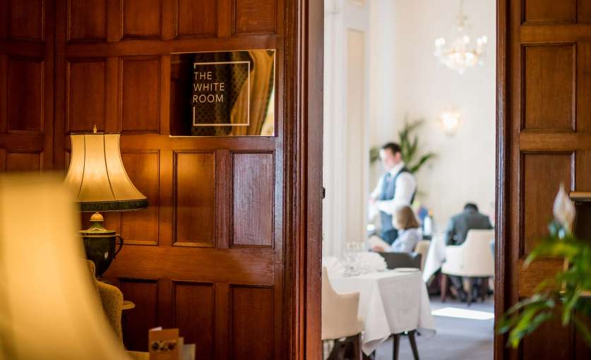 Victoria Hotel White Room Dining Area Entrance